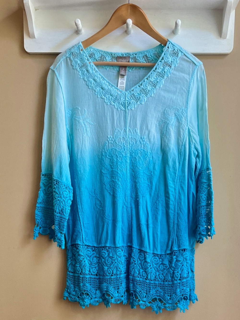 Chico's Blue Ombre Crochet Lace Trim Embroidered V-Neck Boho Blouse Size 2